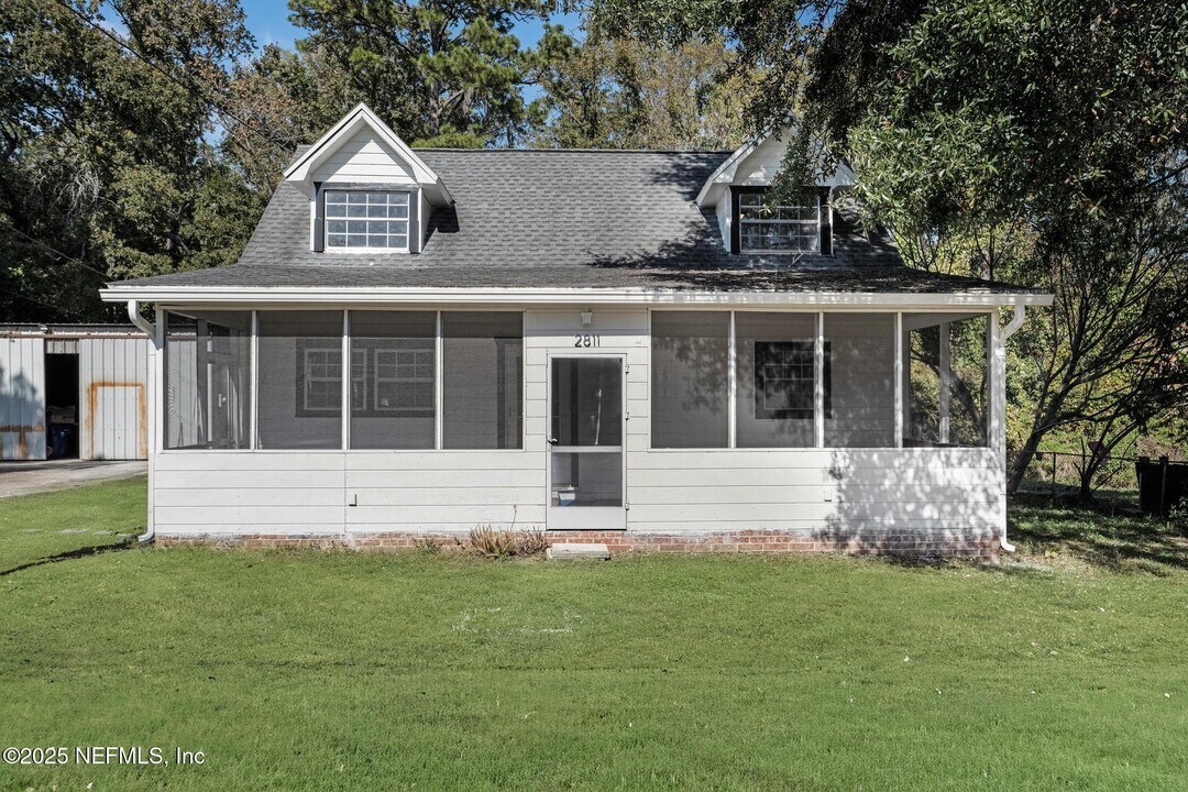 2811 Myrtis Rd in Jacksonville, FL - Building Photo
