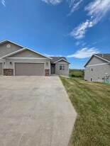 1628 Valley Dr in Bismarck, ND - Building Photo
