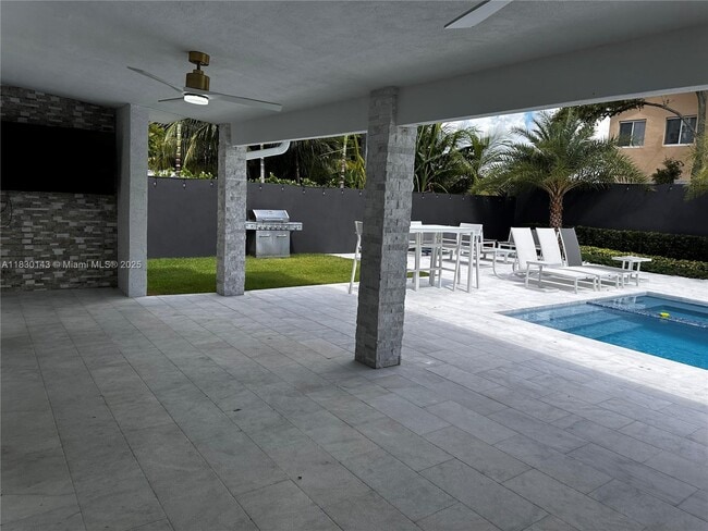 9955 NW 28th Terrace in Doral, FL - Building Photo - Building Photo