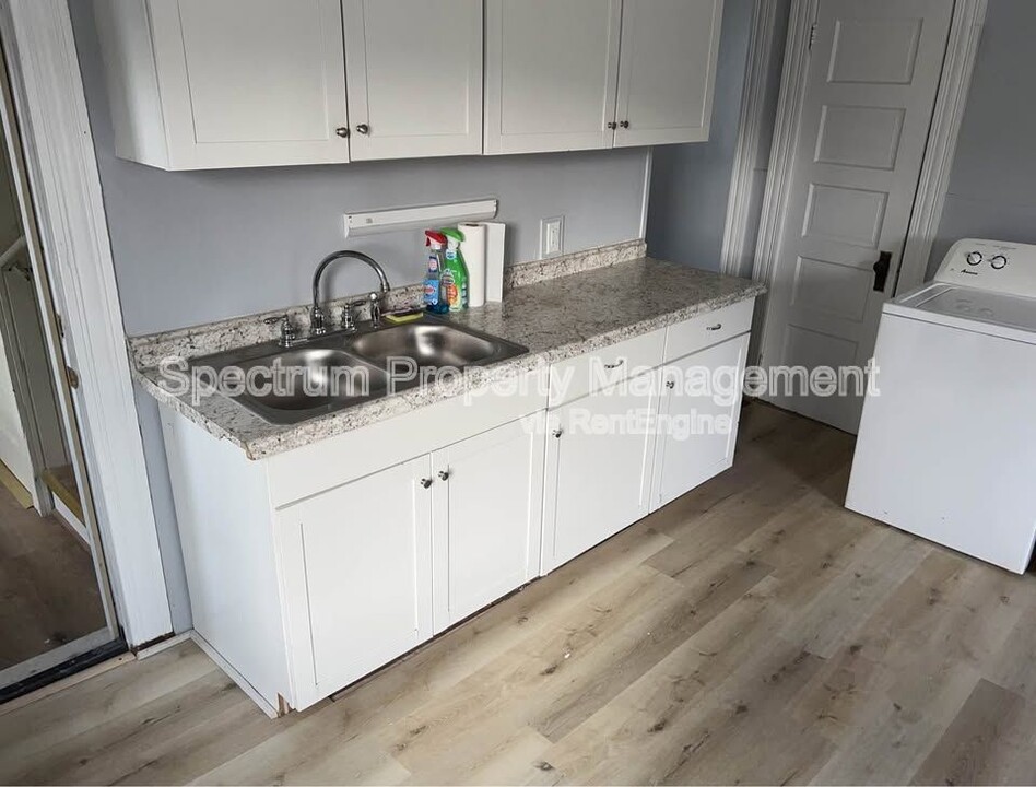 945 Lisbon St in Lewiston, ME - Building Photo