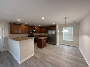 300 Remington Pl in Pooler, GA - Foto de edificio - Building Photo