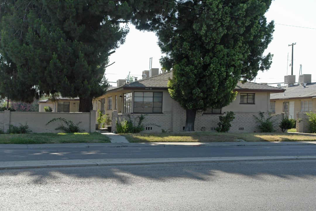 1922 N 1st St in Fresno, CA - Building Photo