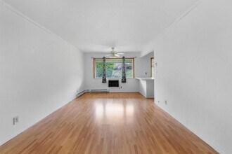 1414 Old Country Rd in Elmsford, NY - Building Photo - Building Photo