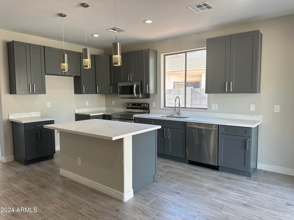 8917 N 65th Dr in Glendale, AZ - Building Photo