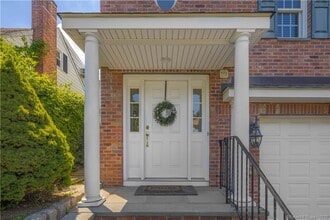 34 Windy Knolls in Greenwich, CT - Building Photo - Building Photo