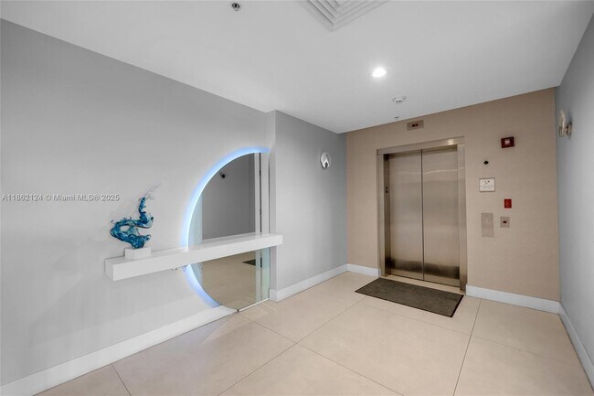 704 N Ocean Blvd in Pompano Beach, FL - Building Photo - Building Photo