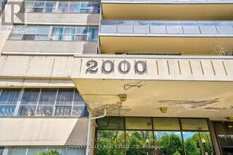 2000 Sheppard Ave W in Toronto, ON - Building Photo - Building Photo