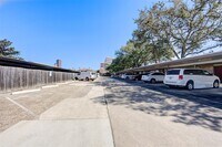 1917 Augusta Dr photo'