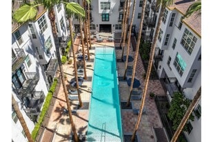 Roosevelt Square in Phoenix, AZ - Building Photo