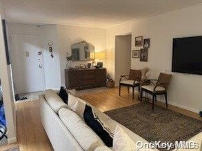 136-75 37th Ave-Unit -1G in Queens, NY - Foto de edificio - Building Photo