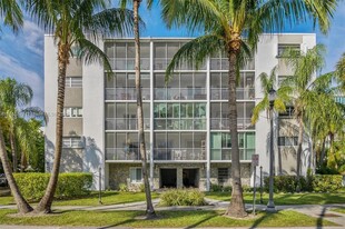 301 Sunrise Dr, Unit 4BE in Key Biscayne, FL - Building Photo