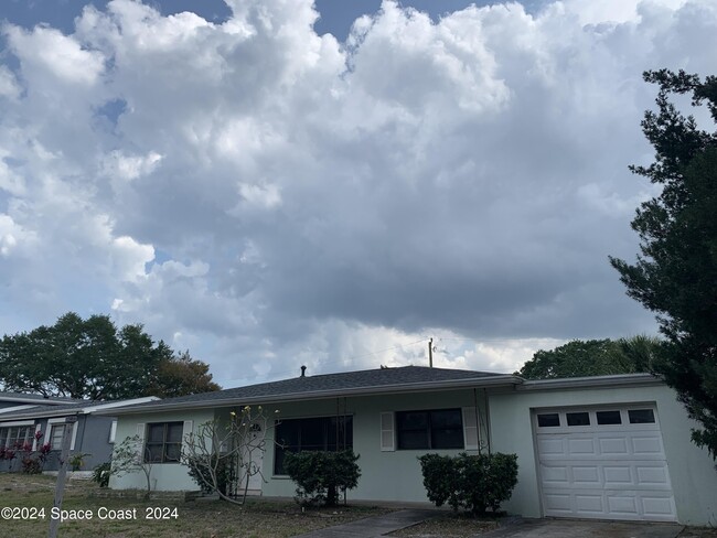 407 Bunker St in Melbourne, FL - Foto de edificio - Building Photo