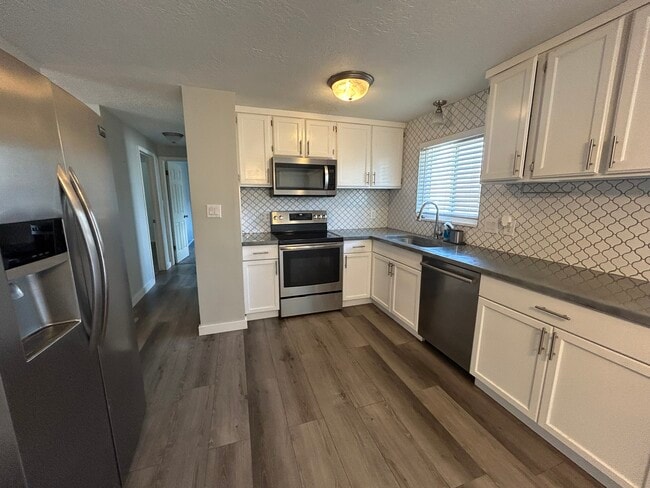 1184 N 575 W in Clinton, UT - Building Photo - Building Photo