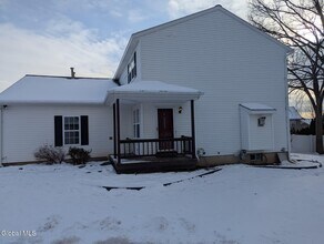 13 Erie Ct in Waterford, NY - Building Photo - Building Photo