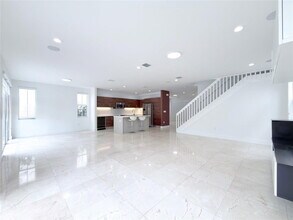10423 NW 70th Ln in Doral, FL - Building Photo - Building Photo