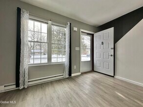 31 Suncrest Dr in Waterford, NY - Building Photo - Building Photo