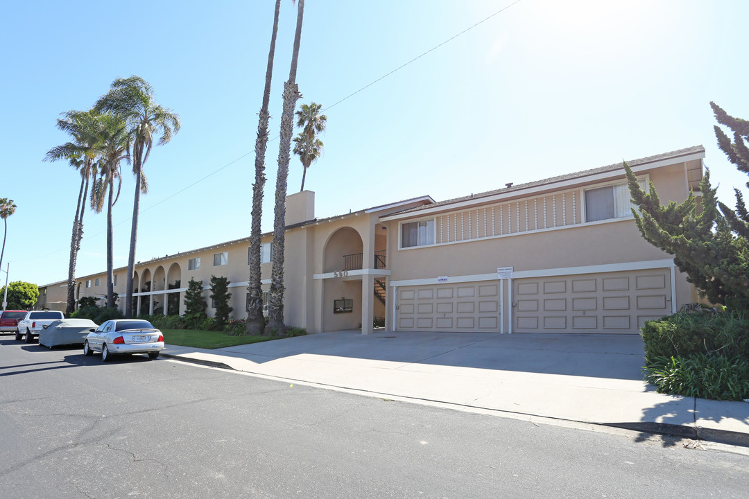 Vista Colina in Oxnard, CA - Building Photo