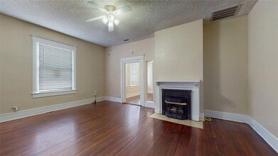 512 S Brighton Ave in Dallas, TX - Foto de edificio - Building Photo