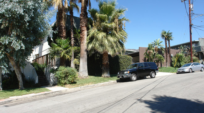 Crest Apartments in La Canada Flintridge, CA - Building Photo - Building Photo