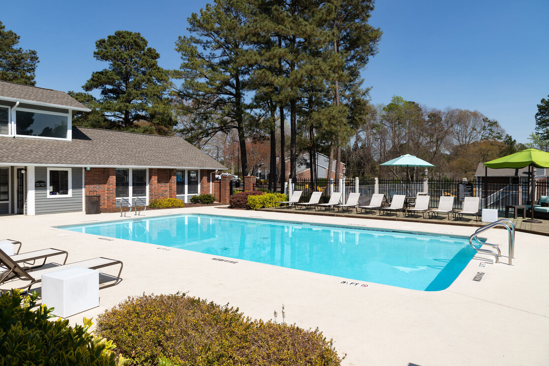 Duraleigh Woods in Raleigh, NC - Foto de edificio