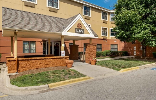 Furnished Studio-Chicago - Gurnee