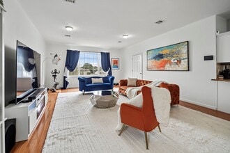 13 Oak St, Unit 2 in Bayonne, NJ - Building Photo - Building Photo