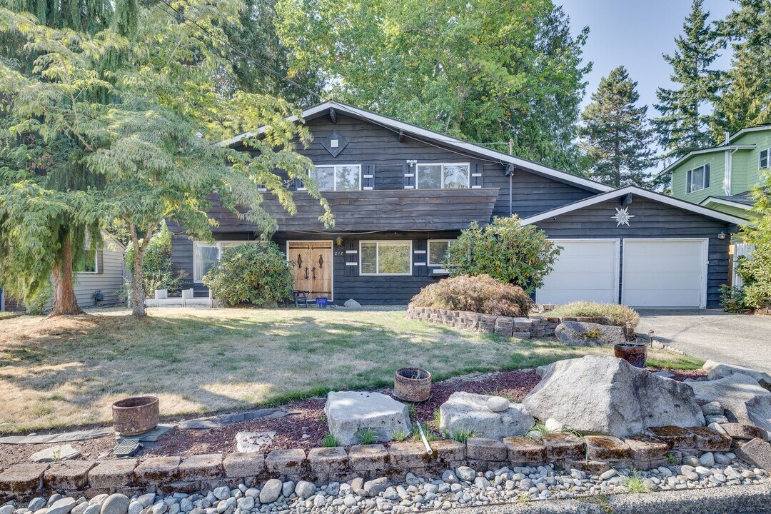 217 165th Ave NE in Bellevue, WA - Building Photo