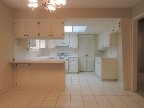 7016 Stonycreek Dr in Oklahoma City, OK - Building Photo - Building Photo