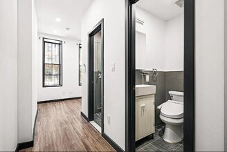 439 W 46th St in New York, NY - Building Photo - Building Photo