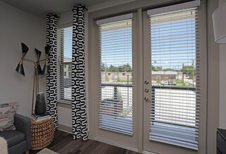 Seale 707 in Dallas, TX - Foto de edificio - Building Photo