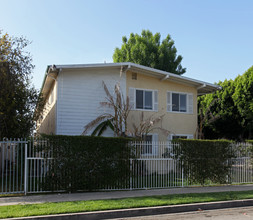 17956 Schoenborn St in Northridge, CA - Building Photo - Building Photo