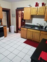 12 Haskell Ave, Unit 1 in Revere, MA - Foto de edificio - Building Photo