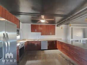 349 E Thomas Rd in Phoenix, AZ - Foto de edificio - Building Photo