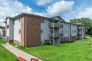 Peterson Place Apartments in Pleasant Hill, IA - Building Photo