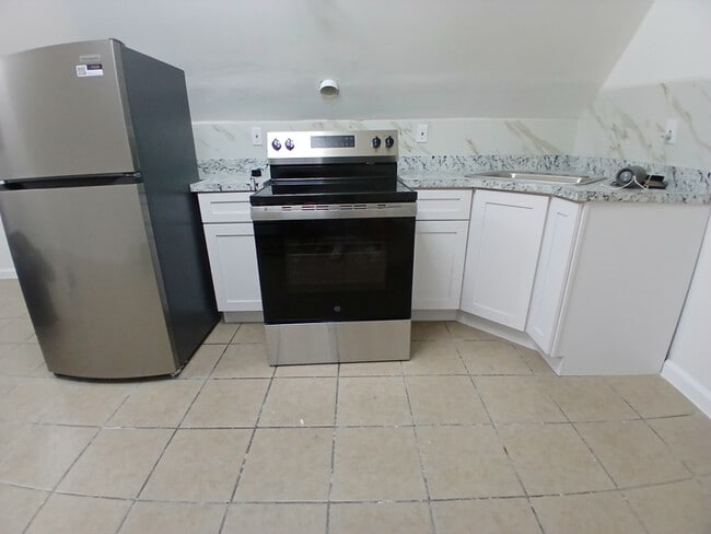 66 Linden Ave in Jersey City, NJ - Building Photo - Building Photo