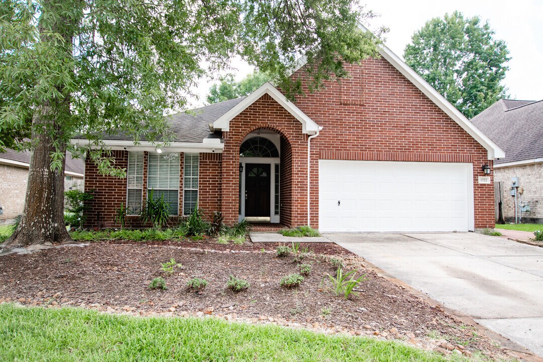 1722 Red Oak Terrace in Humble, TX - Building Photo