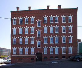 Bristol Place Apartments in Holyoke, MA - Building Photo - Building Photo