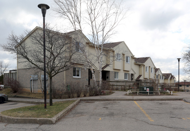 1-8 Osborne St in Cambridge, ON - Building Photo - Primary Photo