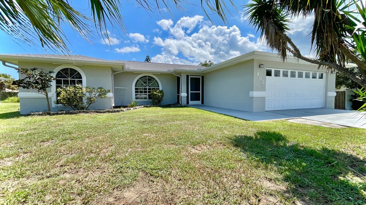462 Tulip Dr in Sebastian, FL - Building Photo
