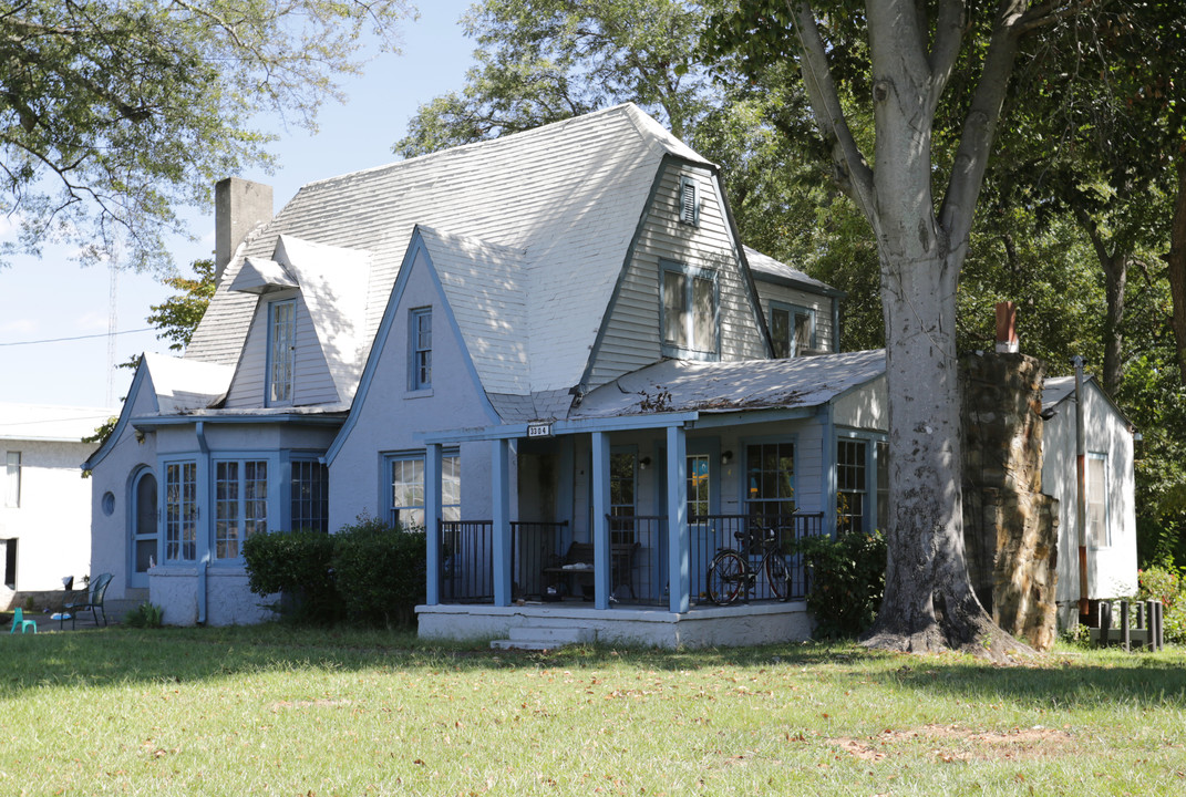 3304 Main St in Atlanta, GA - Building Photo