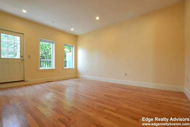 38 Mapleton St, Unit 1 in Boston, MA - Building Photo - Building Photo