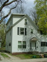 909 Sylvan Ave in Ann Arbor, MI - Foto de edificio - Building Photo