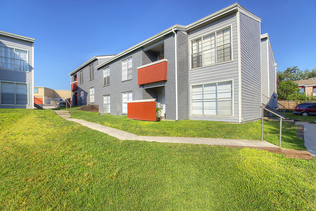 Windbury Apartments in San Antonio, TX - Building Photo