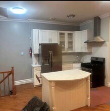 32 Sunnyside Ct in Brooklyn, NY - Building Photo - Building Photo