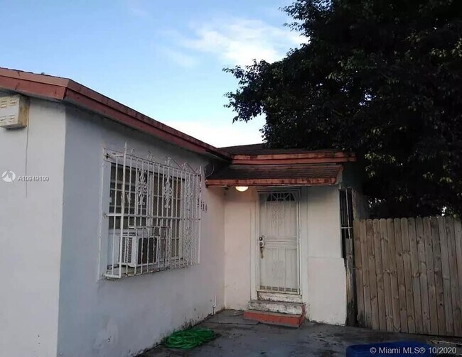 2310 NW 103rd St-Unit -FRONT in Miami, FL - Building Photo - Building Photo