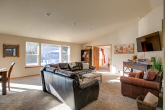 3545 Hunt Clubb Rd in Raymond, WA - Building Photo - Building Photo