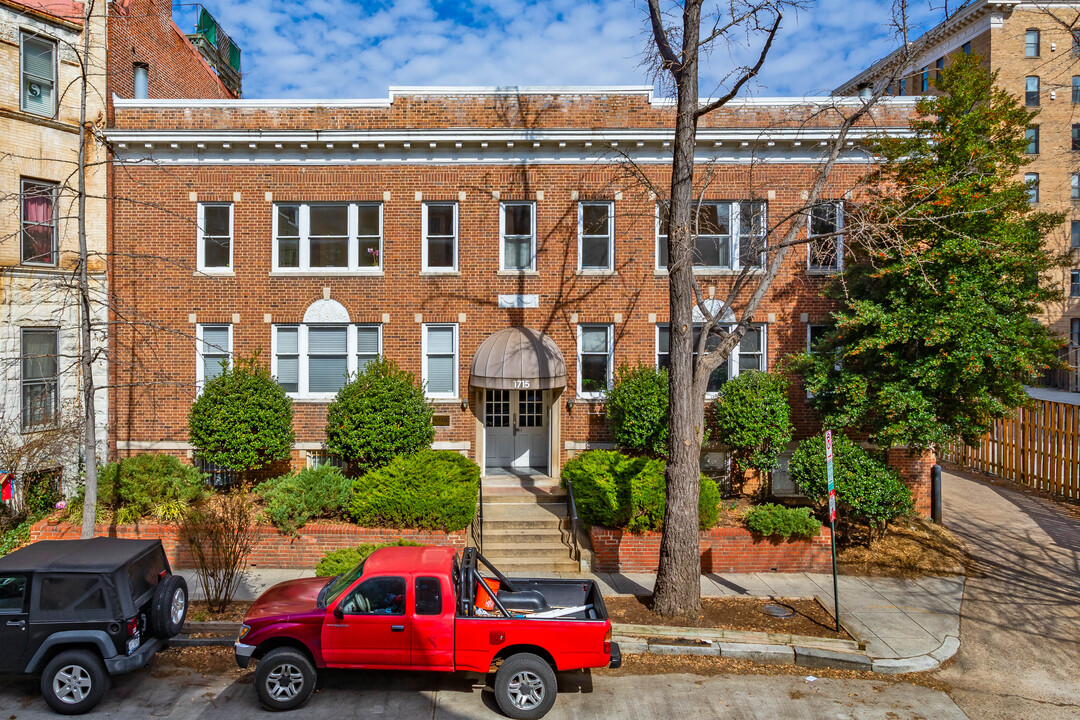 1715 Swann St Nw in Washington, DC - Foto de edificio