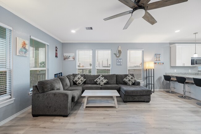 property at 305 Jettyview Rd