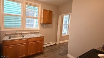 131 S 8th St in Newark, NJ - Building Photo