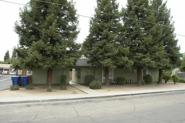 318-413 W Carob Ave in Reedley, CA - Building Photo - Building Photo